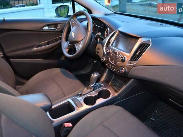 Белый Шевроле Круз, объемом двигателя 1.4 л и пробегом 85 тыс. км за 8500 $, фото 12 на Automoto.ua