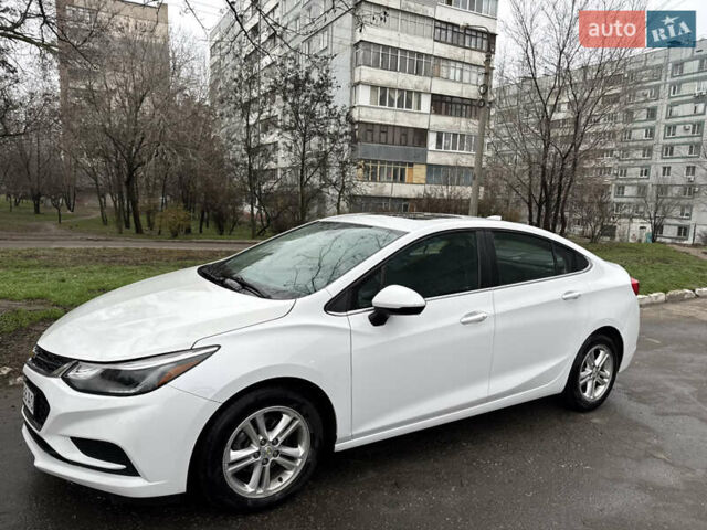 Белый Шевроле Круз, объемом двигателя 1.4 л и пробегом 123 тыс. км за 11000 $, фото 3 на Automoto.ua