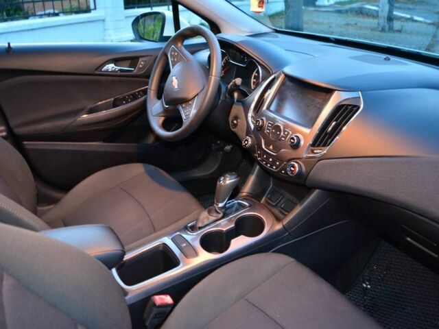 Белый Шевроле Круз, объемом двигателя 1.4 л и пробегом 85 тыс. км за 8400 $, фото 5 на Automoto.ua