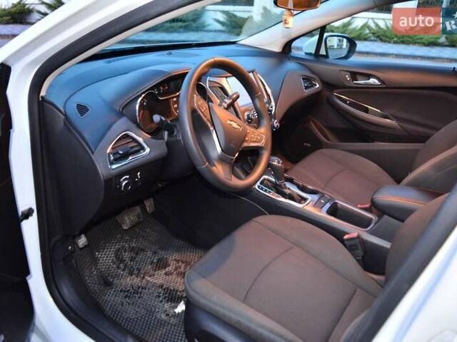 Белый Шевроле Круз, объемом двигателя 1.4 л и пробегом 85 тыс. км за 8500 $, фото 6 на Automoto.ua