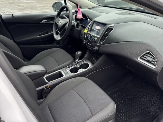 Белый Шевроле Круз, объемом двигателя 1.4 л и пробегом 123 тыс. км за 11000 $, фото 5 на Automoto.ua