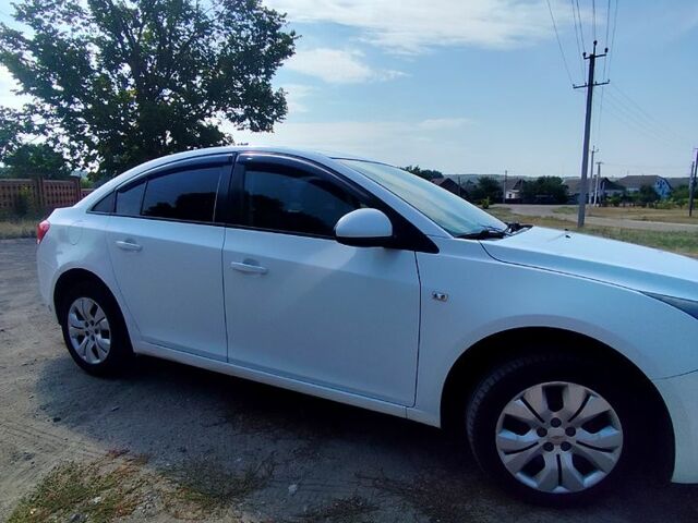 Шевроле Круз 2016 в Белой Церкве на Automoto.ua Белый Шевроле Круз, объемом двигателя 1.8 л и пробегом 165 тыс. км за 6100 $, фото 3 на Automoto.ua