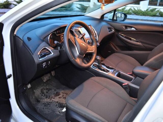 Белый Шевроле Круз, объемом двигателя 1.4 л и пробегом 85 тыс. км за 8400 $, фото 6 на Automoto.ua