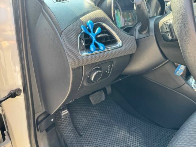 Белый Шевроле Круз, объемом двигателя 1.4 л и пробегом 196 тыс. км за 8500 $, фото 15 на Automoto.ua