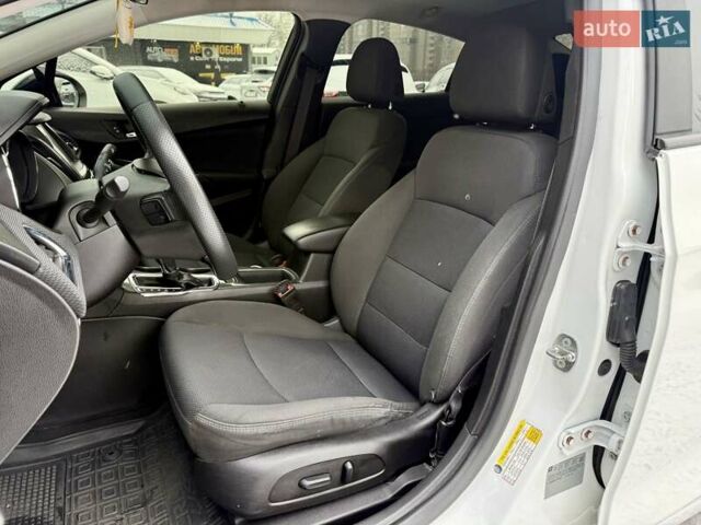 Белый Шевроле Круз, объемом двигателя 1.4 л и пробегом 163 тыс. км за 10000 $, фото 8 на Automoto.ua