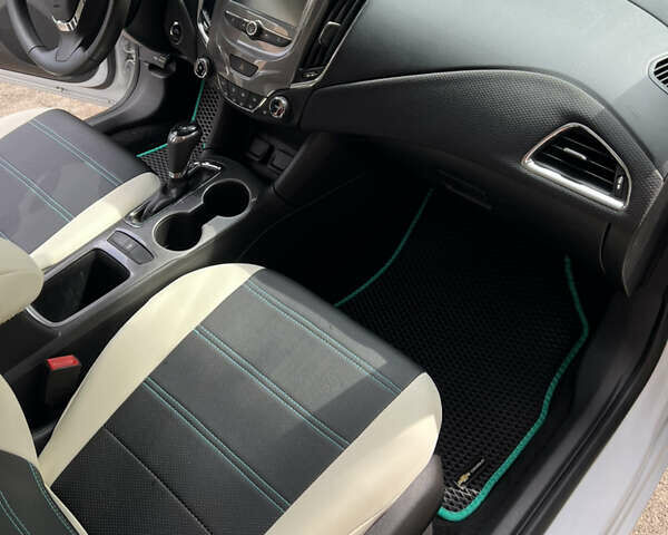 Белый Шевроле Круз, объемом двигателя 1.4 л и пробегом 101 тыс. км за 13200 $, фото 13 на Automoto.ua