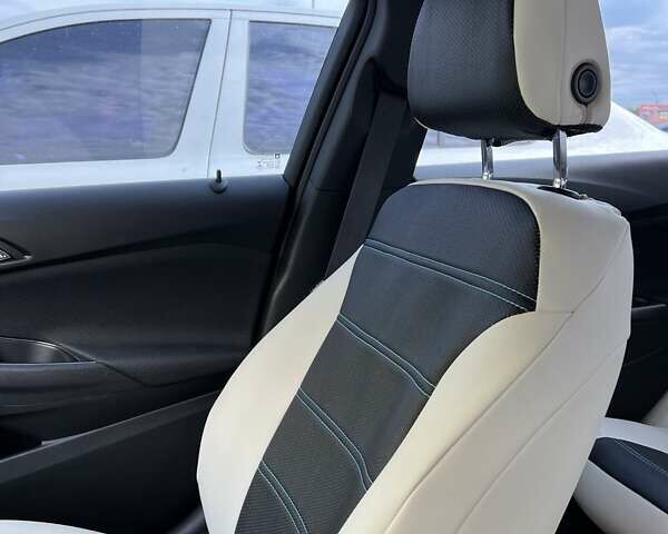 Белый Шевроле Круз, объемом двигателя 1.4 л и пробегом 101 тыс. км за 13200 $, фото 12 на Automoto.ua