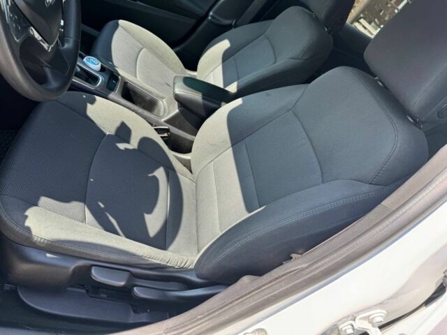 Белый Шевроле Круз, объемом двигателя 1.4 л и пробегом 196 тыс. км за 8500 $, фото 13 на Automoto.ua