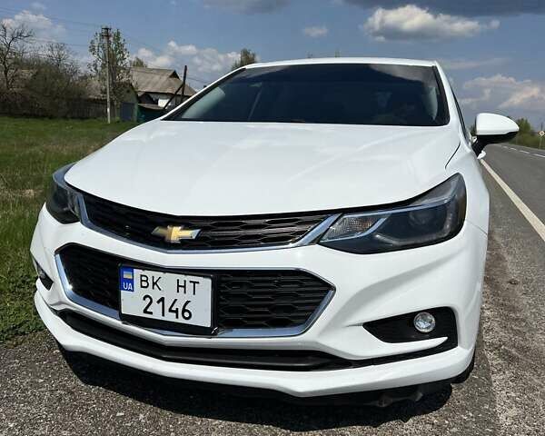 Белый Шевроле Круз, объемом двигателя 1.4 л и пробегом 101 тыс. км за 13200 $, фото 5 на Automoto.ua