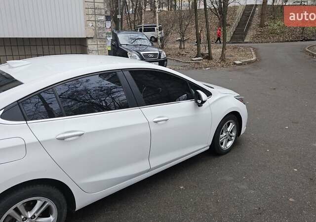Білий Шевроле Круз, об'ємом двигуна 1.4 л та пробігом 170 тис. км за 8900 $, фото 34 на Automoto.ua