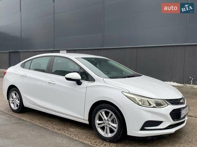 Белый Шевроле Круз, объемом двигателя 1.4 л и пробегом 113 тыс. км за 8999 $, фото 6 на Automoto.ua