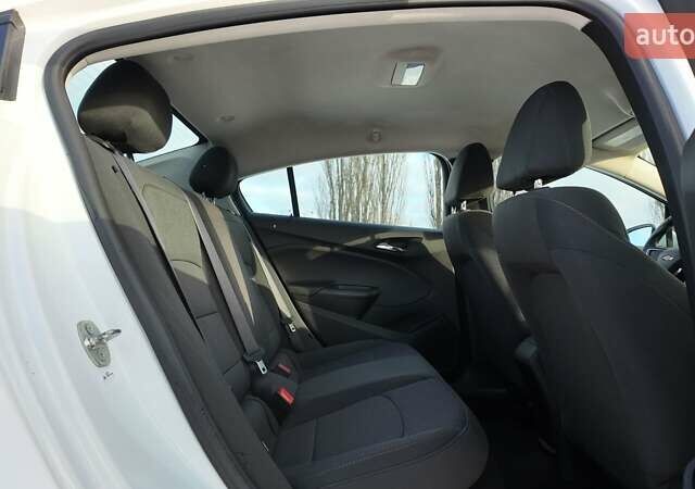 Білий Шевроле Круз, об'ємом двигуна 1.4 л та пробігом 155 тис. км за 8990 $, фото 8 на Automoto.ua