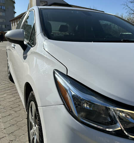 Белый Шевроле Круз, объемом двигателя 1.36 л и пробегом 190 тыс. км за 12000 $, фото 10 на Automoto.ua