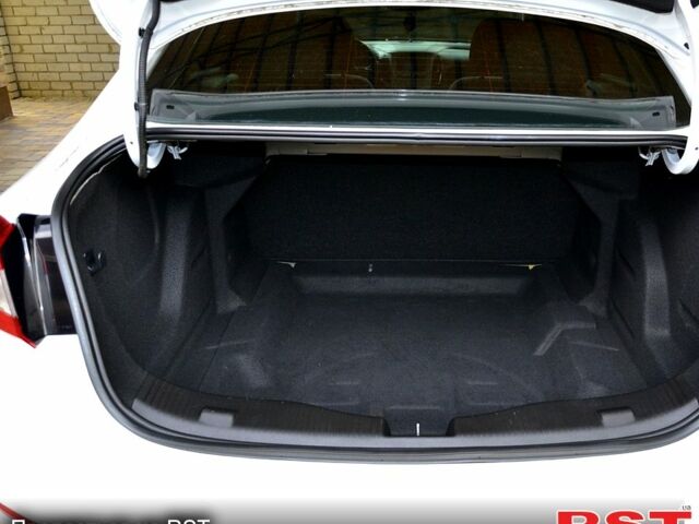 Белый Шевроле Круз, объемом двигателя 1.4 л и пробегом 30 тыс. км за 11200 $, фото 7 на Automoto.ua