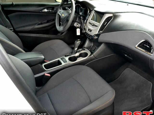 Белый Шевроле Круз, объемом двигателя 1.4 л и пробегом 30 тыс. км за 11200 $, фото 3 на Automoto.ua