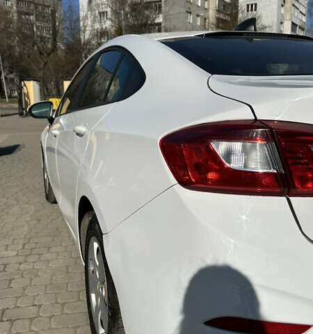 Белый Шевроле Круз, объемом двигателя 1.36 л и пробегом 190 тыс. км за 12000 $, фото 4 на Automoto.ua