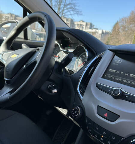 Белый Шевроле Круз, объемом двигателя 1.36 л и пробегом 190 тыс. км за 12000 $, фото 14 на Automoto.ua