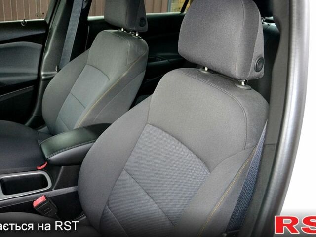 Белый Шевроле Круз, объемом двигателя 1.4 л и пробегом 30 тыс. км за 11200 $, фото 5 на Automoto.ua