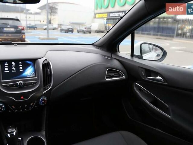 Білий Шевроле Круз, об'ємом двигуна 1.4 л та пробігом 79 тис. км за 12000 $, фото 12 на Automoto.ua