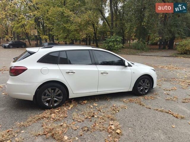 Белый Шевроле Круз, объемом двигателя 1.8 л и пробегом 195 тыс. км за 7800 $, фото 6 на Automoto.ua