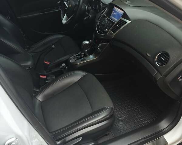 Белый Шевроле Круз, объемом двигателя 1.8 л и пробегом 195 тыс. км за 7800 $, фото 10 на Automoto.ua