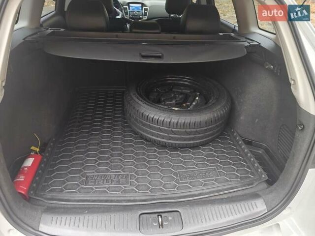 Белый Шевроле Круз, объемом двигателя 1.8 л и пробегом 196 тыс. км за 7499 $, фото 19 на Automoto.ua