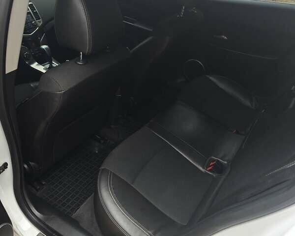 Белый Шевроле Круз, объемом двигателя 1.8 л и пробегом 195 тыс. км за 7800 $, фото 12 на Automoto.ua