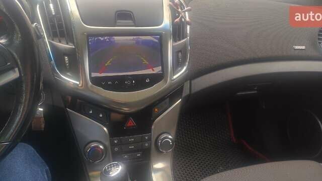 Белый Шевроле Круз, объемом двигателя 1.69 л и пробегом 202 тыс. км за 8300 $, фото 1 на Automoto.ua