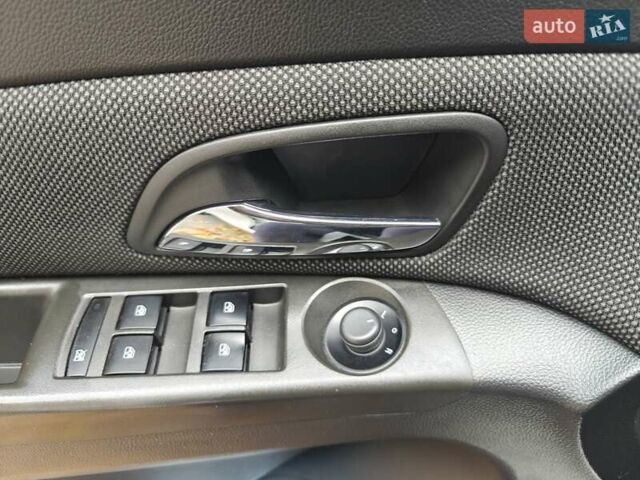 Белый Шевроле Круз, объемом двигателя 1.8 л и пробегом 195 тыс. км за 7800 $, фото 14 на Automoto.ua