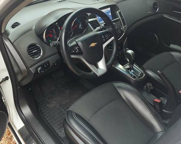 Белый Шевроле Круз, объемом двигателя 1.8 л и пробегом 195 тыс. км за 7800 $, фото 1 на Automoto.ua