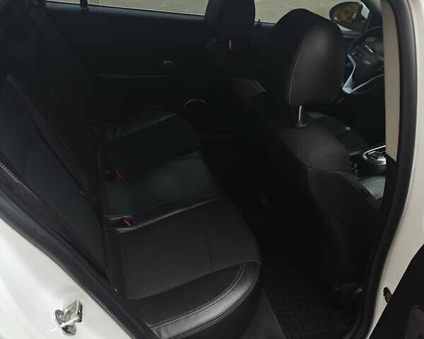 Белый Шевроле Круз, объемом двигателя 1.8 л и пробегом 195 тыс. км за 7800 $, фото 9 на Automoto.ua