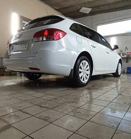 Белый Шевроле Круз, объемом двигателя 1.8 л и пробегом 115 тыс. км за 9000 $, фото 8 на Automoto.ua