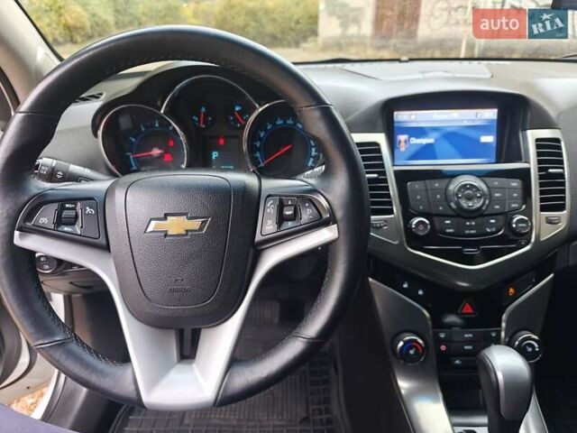 Белый Шевроле Круз, объемом двигателя 1.8 л и пробегом 195 тыс. км за 7800 $, фото 11 на Automoto.ua