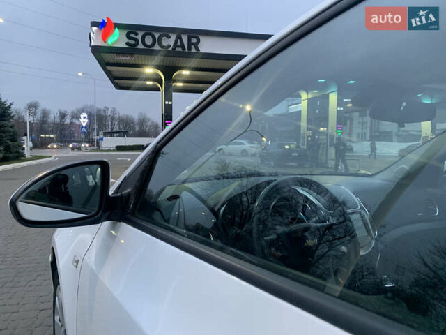 Белый Шевроле Круз, объемом двигателя 1.8 л и пробегом 140 тыс. км за 8000 $, фото 5 на Automoto.ua