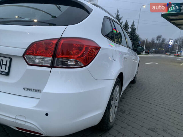 Белый Шевроле Круз, объемом двигателя 1.8 л и пробегом 140 тыс. км за 8000 $, фото 4 на Automoto.ua