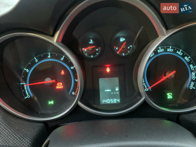 Белый Шевроле Круз, объемом двигателя 1.8 л и пробегом 140 тыс. км за 8000 $, фото 20 на Automoto.ua
