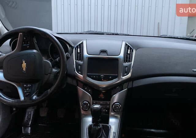 Белый Шевроле Круз, объемом двигателя 1.8 л и пробегом 140 тыс. км за 8000 $, фото 15 на Automoto.ua