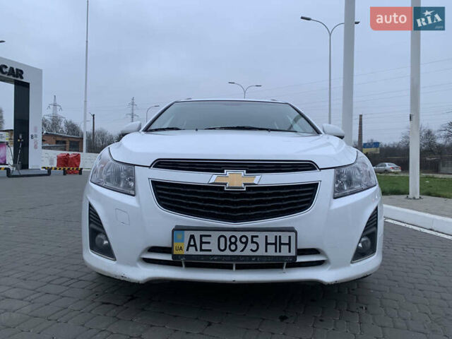 Белый Шевроле Круз, объемом двигателя 1.8 л и пробегом 140 тыс. км за 8000 $, фото 1 на Automoto.ua