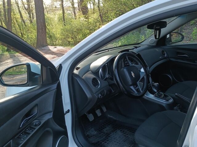 Білий Шевроле Круз, об'ємом двигуна 1.6 л та пробігом 262 тис. км за 5400 $, фото 6 на Automoto.ua