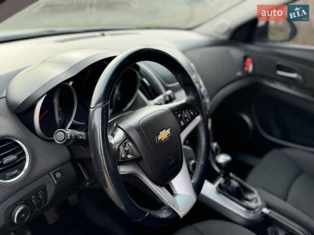 Белый Шевроле Круз, объемом двигателя 1.6 л и пробегом 184 тыс. км за 6200 $, фото 5 на Automoto.ua