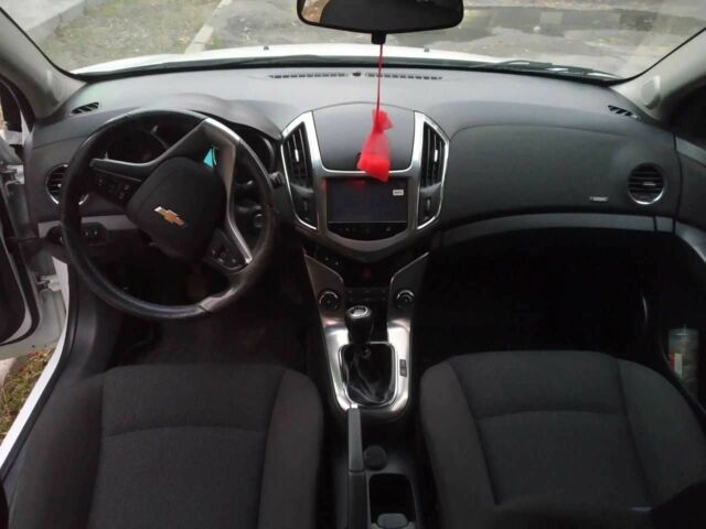 Шевроле Круз 2016 в Черкассах на Automoto.ua Белый Шевроле Круз, объемом двигателя 1.4 л и пробегом 114 тыс. км за 7400 $, фото 10 на Automoto.ua