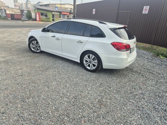 Белый Шевроле Круз, объемом двигателя 1.4 л и пробегом 158 тыс. км за 7500 $, фото 2 на Automoto.ua