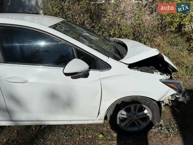 Белый Шевроле Круз, объемом двигателя 1.4 л и пробегом 157 тыс. км за 5000 $, фото 2 на Automoto.ua
