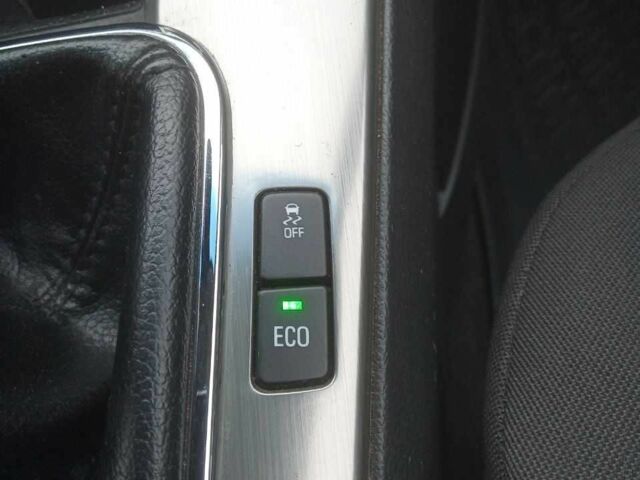 Шевроле Круз 2016 в Черкассах на Automoto.ua Белый Шевроле Круз, объемом двигателя 1.4 л и пробегом 114 тыс. км за 7400 $, фото 7 на Automoto.ua