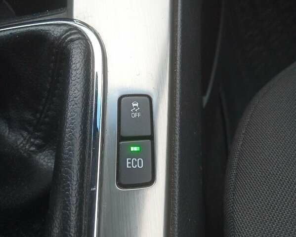 Білий Шевроле Круз, об'ємом двигуна 1.4 л та пробігом 115 тис. км за 7400 $, фото 10 на Automoto.ua