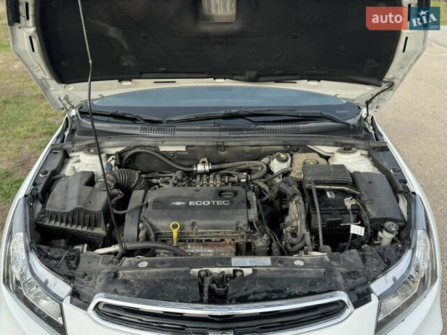 Белый Шевроле Круз, объемом двигателя 1.6 л и пробегом 184 тыс. км за 6200 $, фото 11 на Automoto.ua