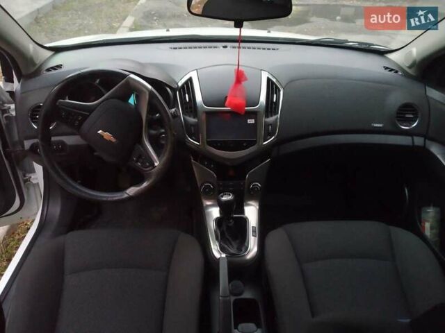 Білий Шевроле Круз, об'ємом двигуна 1.4 л та пробігом 115 тис. км за 7400 $, фото 8 на Automoto.ua