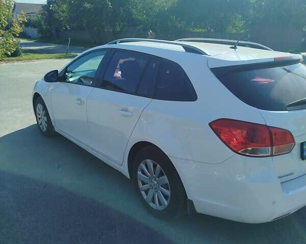 Белый Шевроле Круз, объемом двигателя 1.6 л и пробегом 236 тыс. км за 8200 $, фото 2 на Automoto.ua