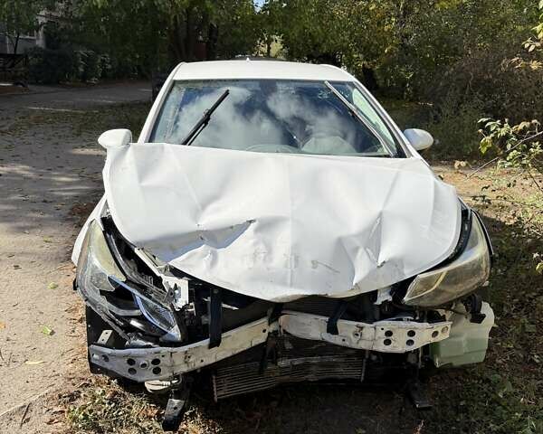 Белый Шевроле Круз, объемом двигателя 1.4 л и пробегом 157 тыс. км за 5000 $, фото 1 на Automoto.ua