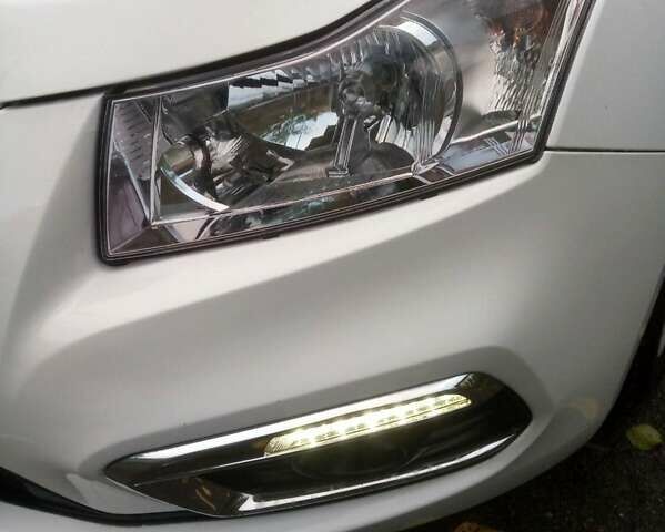 Білий Шевроле Круз, об'ємом двигуна 1.4 л та пробігом 115 тис. км за 7400 $, фото 3 на Automoto.ua